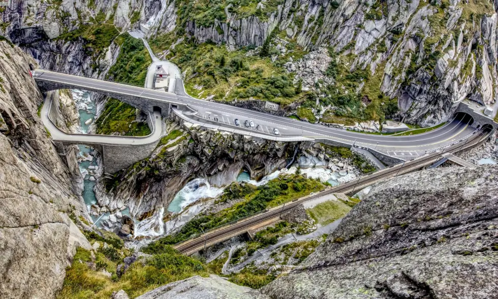 Le système des autoroutes suisses et la vignette 2025